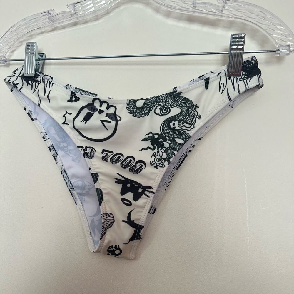 ROMWE Black and White Graphic Bikini Bottoms